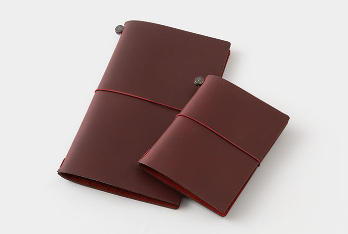 PRE-ORDER TRAVELER’S notebook LOVE AND TRIP Red