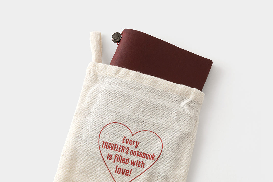 PRE-ORDER TRAVELER’S notebook LOVE AND TRIP Red