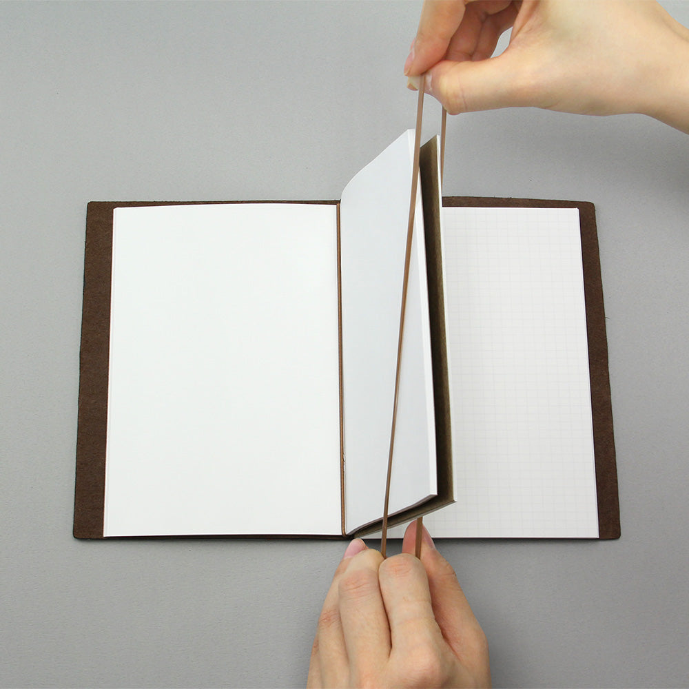 Passport Traveler's Notebook Refill - 011 Connecting Rubber Band