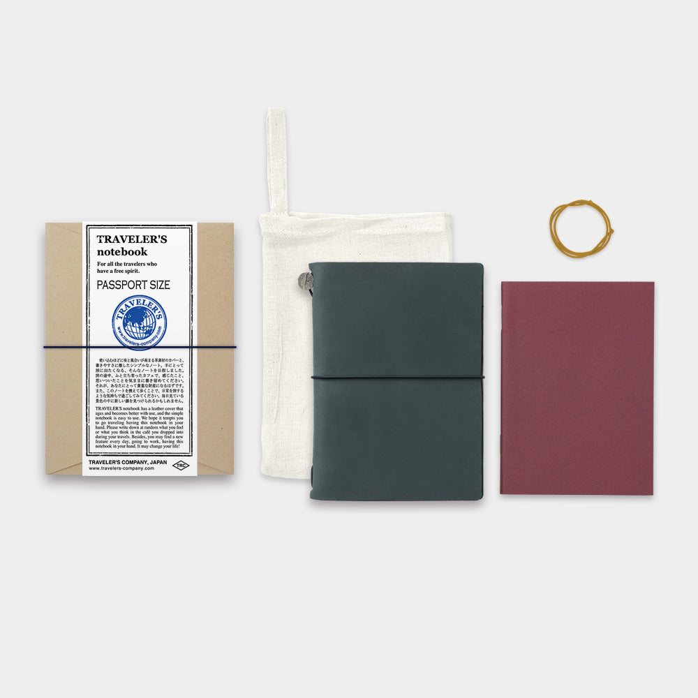 TRAVELER’S Notebook Starter Kit Blue (Passport Size)
