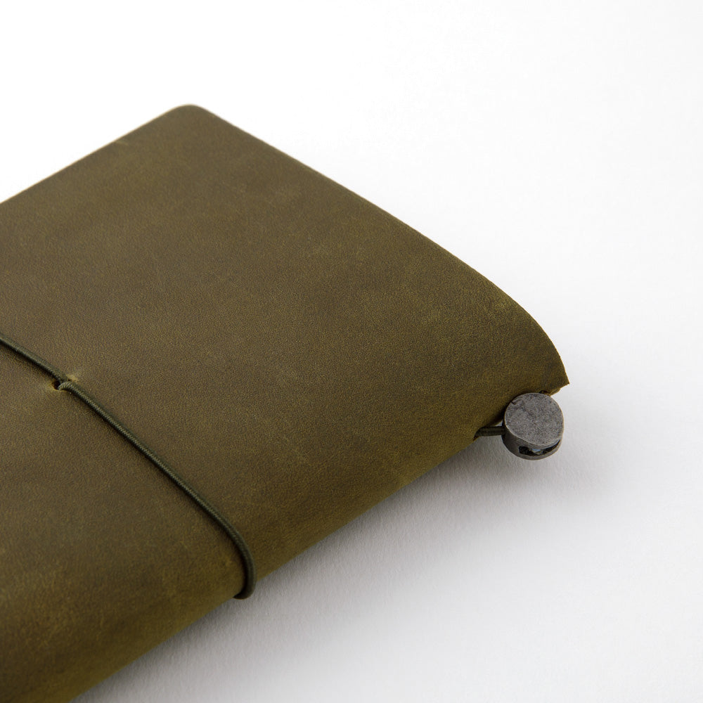 TRAVELER’S Notebook Starter Kit Olive (Passport Size)