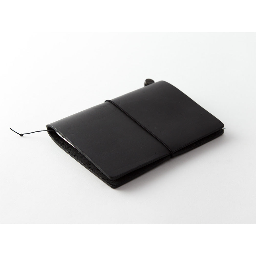 TRAVELER’S Notebook Starter Kit Black (Passport Size)